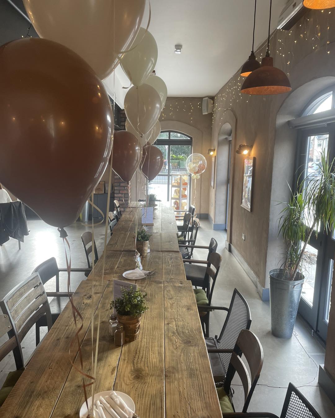 Add a colourful touch to any birthday celebration with these 3 x latex helium balloon table clusters - the perfect centrepieces for your special party or event!