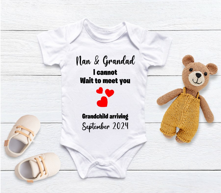 Capture your pregnancy announcement with this adorable personalised Nan & Grandad, I cannot wait to meet you baby grow! Personalised with Arrival Month; Year. Inform all your family, friends and even the world in the best way possible with a personalised short sleeved bodysuit. Share your excitement on social media platforms with the unique touch of a custom baby bodysuit. It also makes for the perfect baby shower gift.